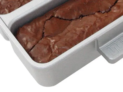 Baker's Edge Nonstick Edge Brownie Pan