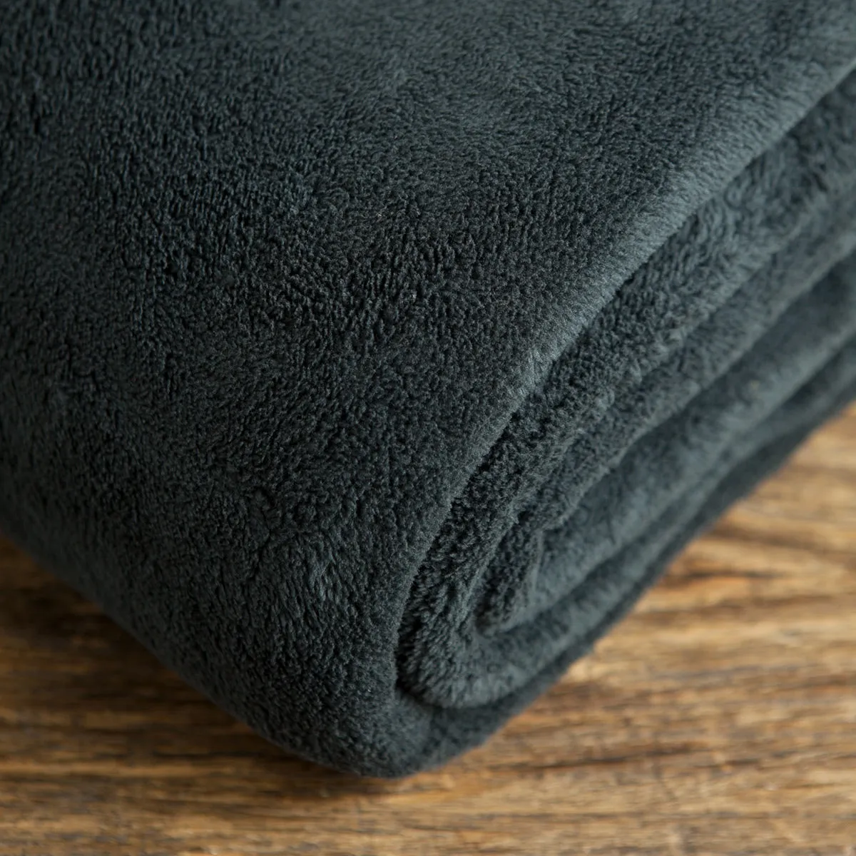 Brogo Fleece Throw (Charcoal)