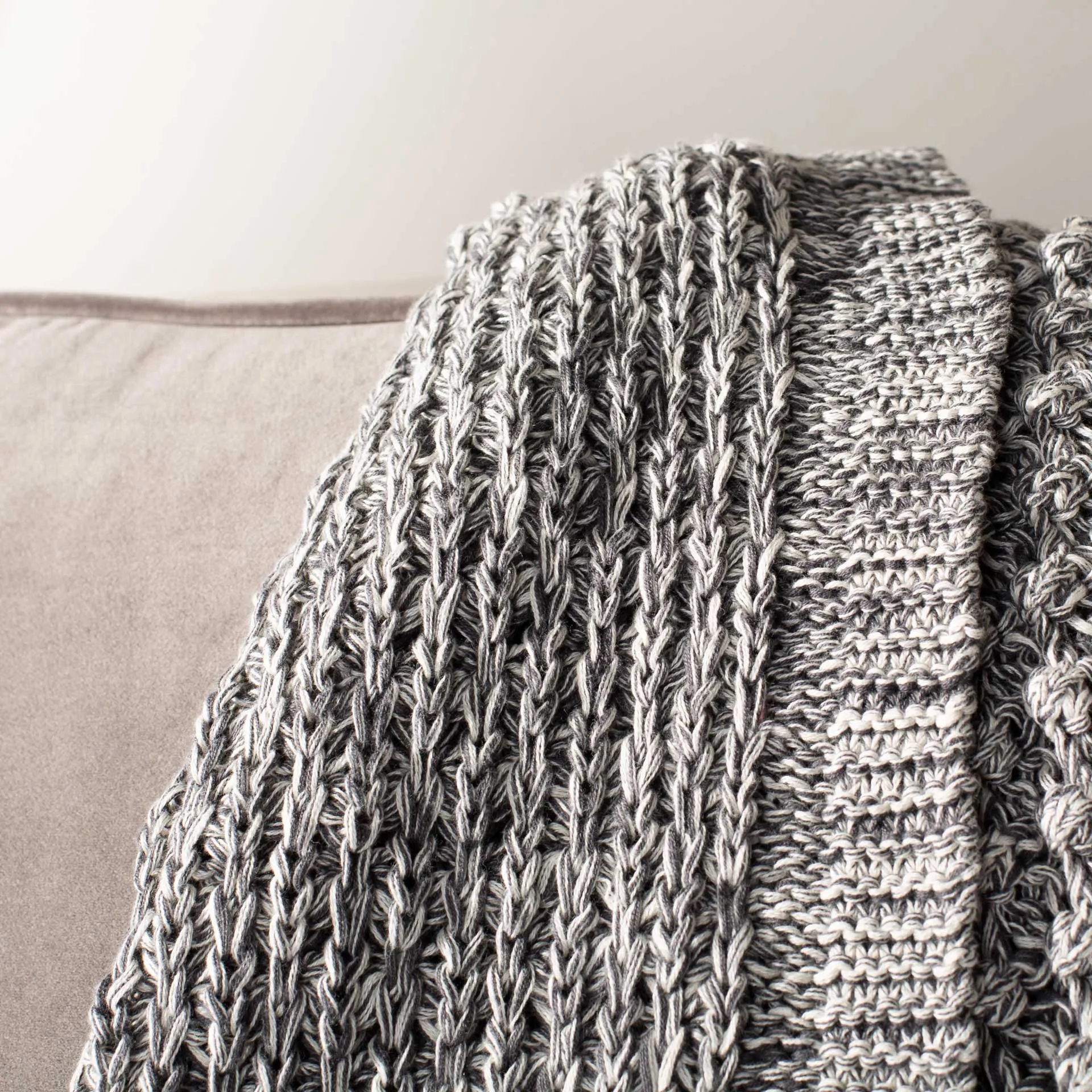 Jad Knit Throw Dark Gray/Natural