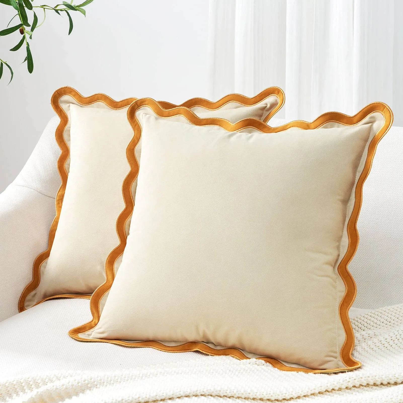 Maleku Pillow with Insert- Yellow/Cream: 18x18 inch