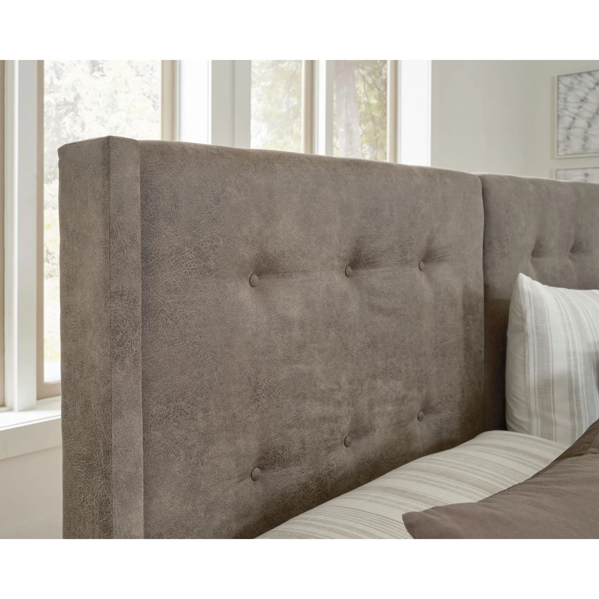 Wittland Upholstered Bed